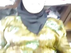 Vaimo, kun kauppa on auki